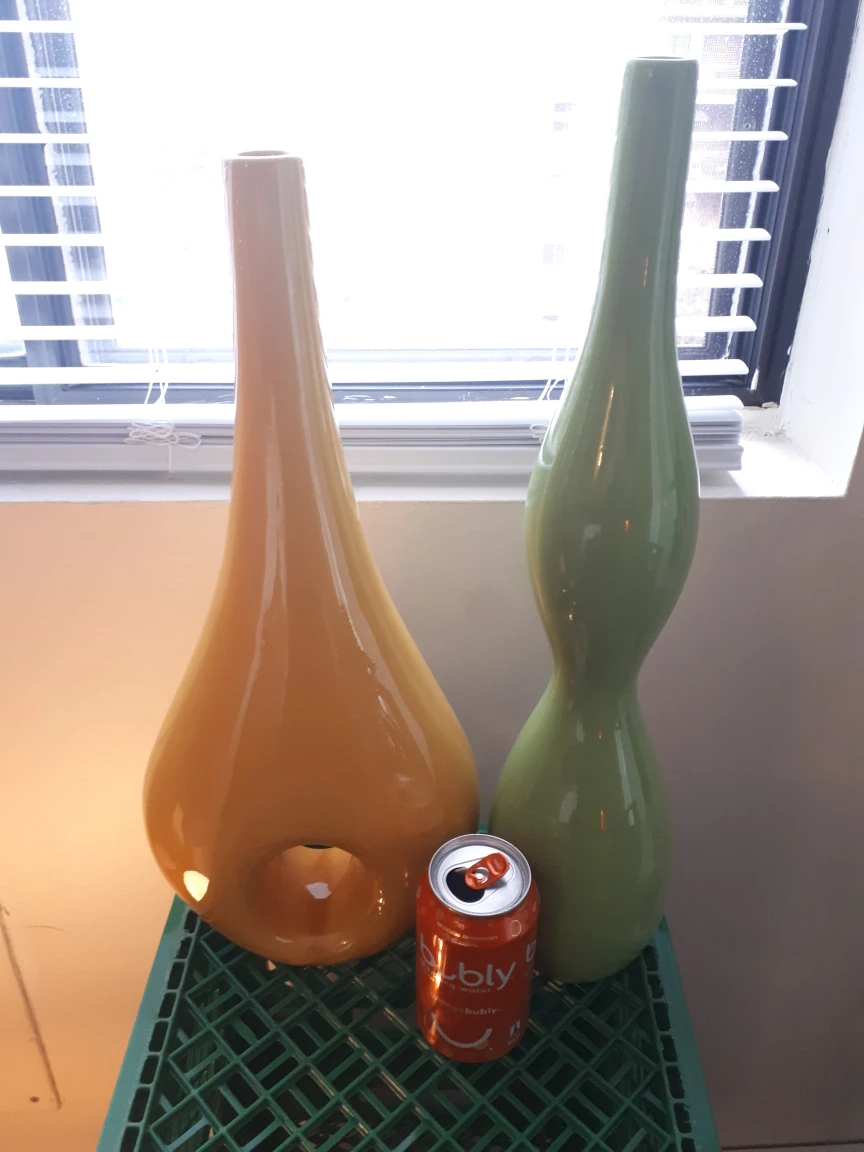2 retro vases