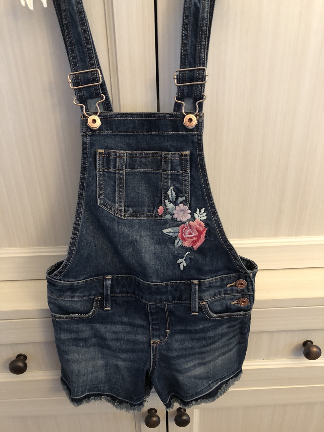 Girl’s clothes  thumbnail