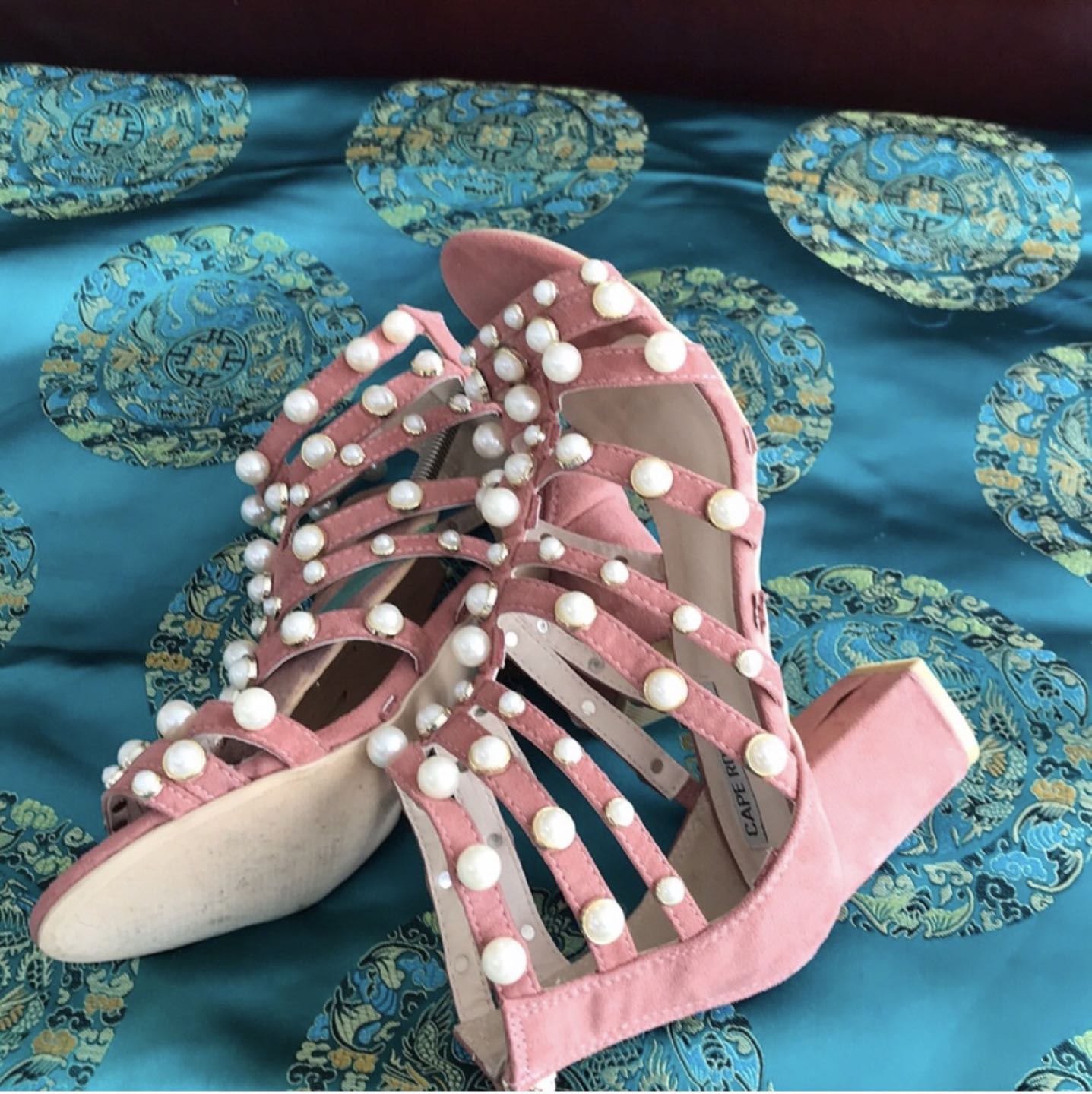 Beautiful sandals with pearls - photo 4