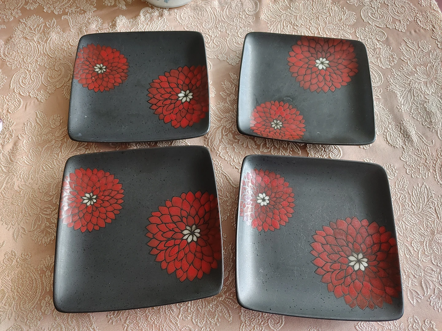 4 ceramic floral plates, good condition