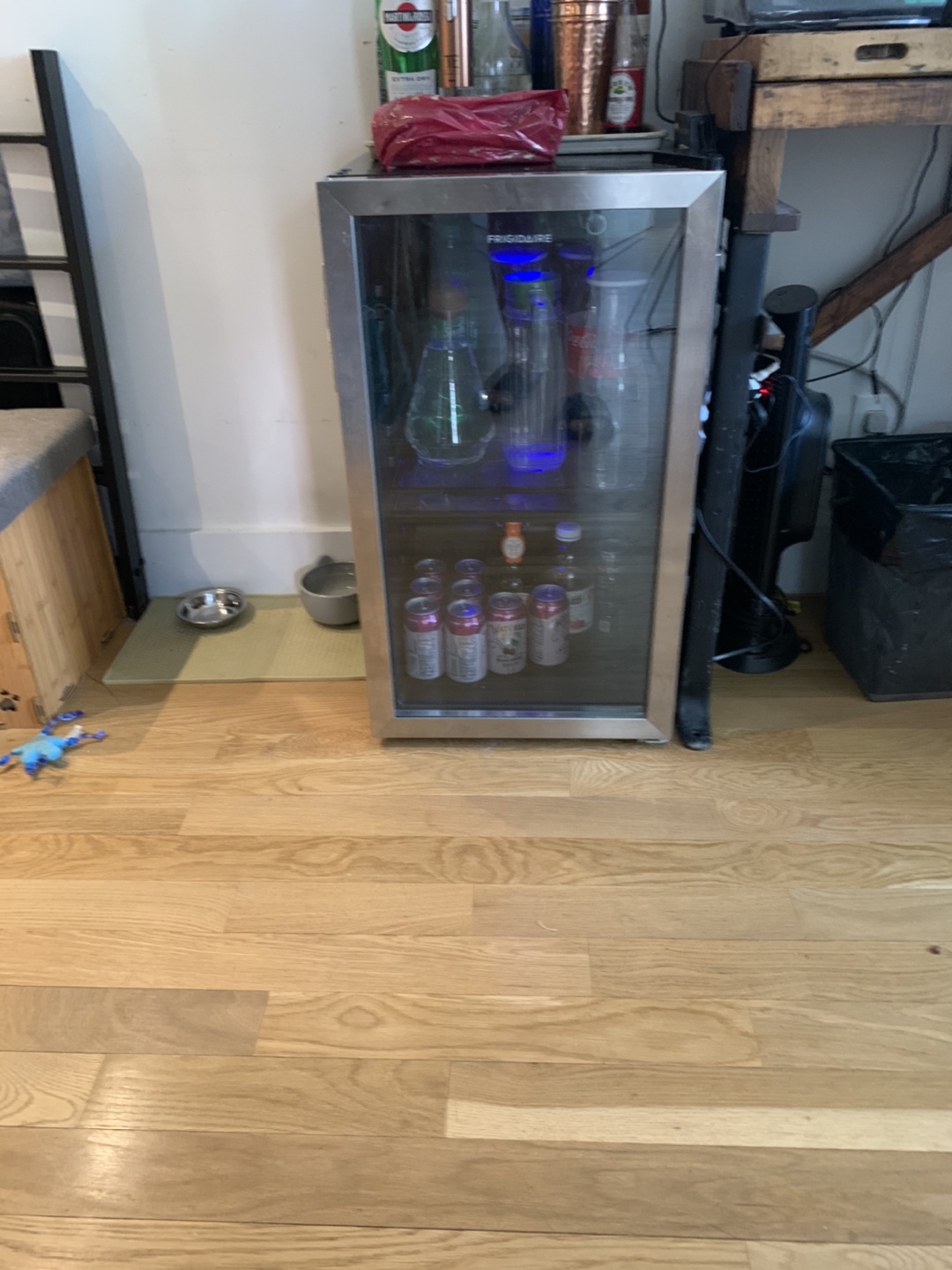 Frigidaire 110-can/26-bottle beverage cooler