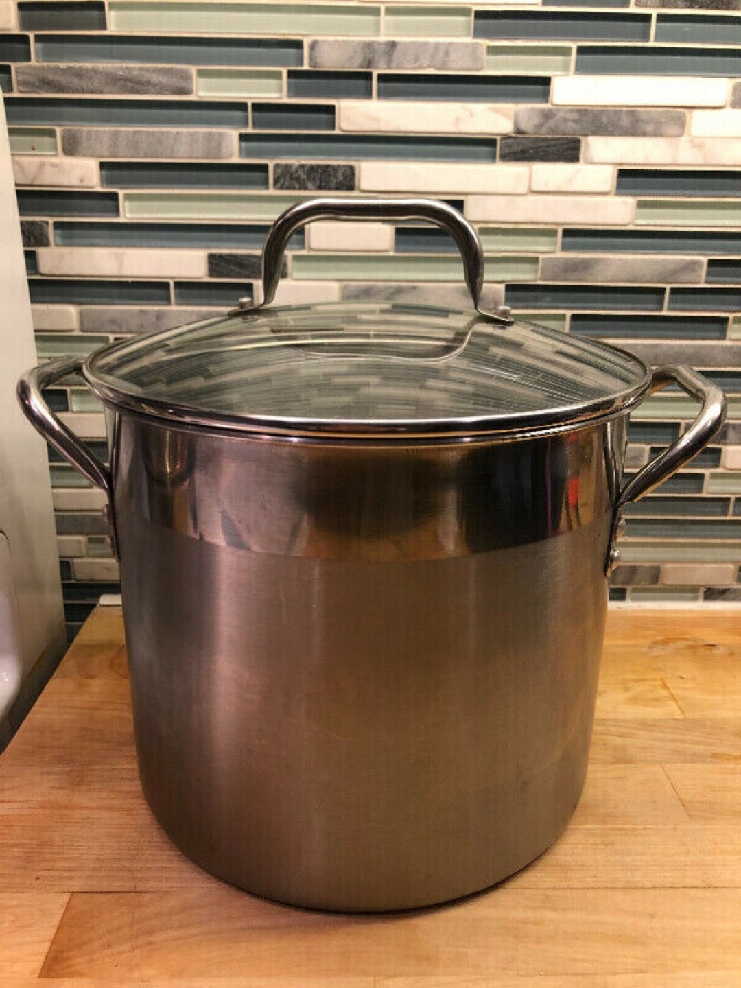 Large cooking pot