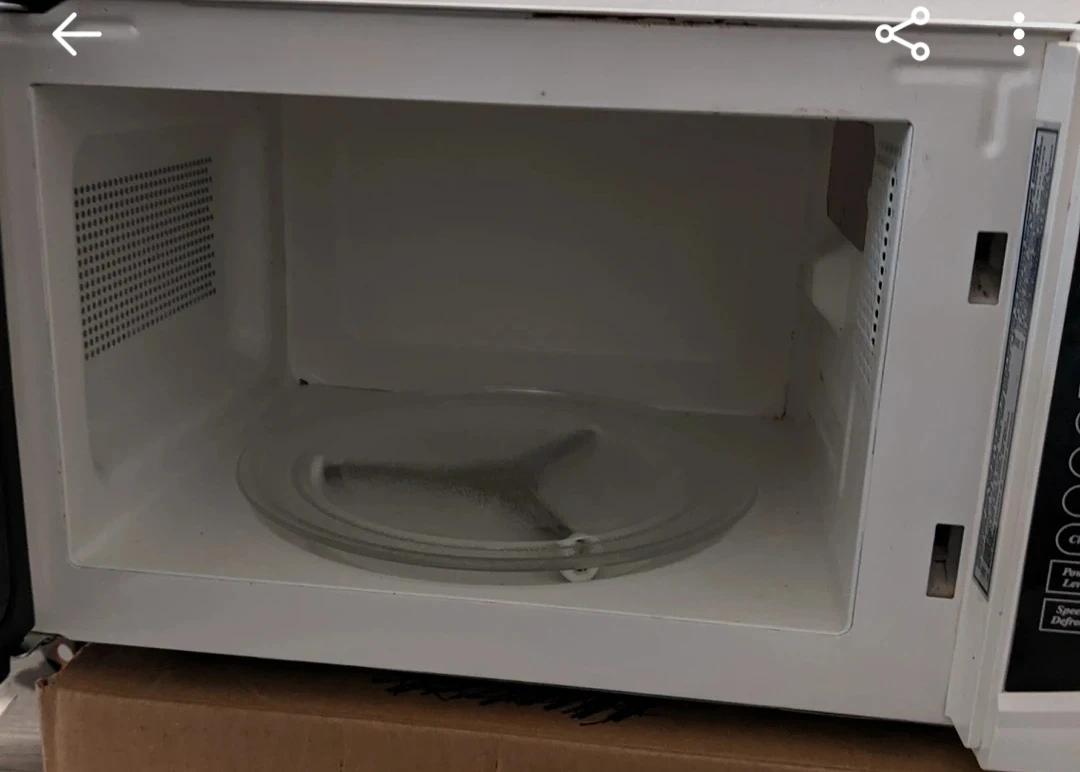 White Danby Microwave - photo 2
