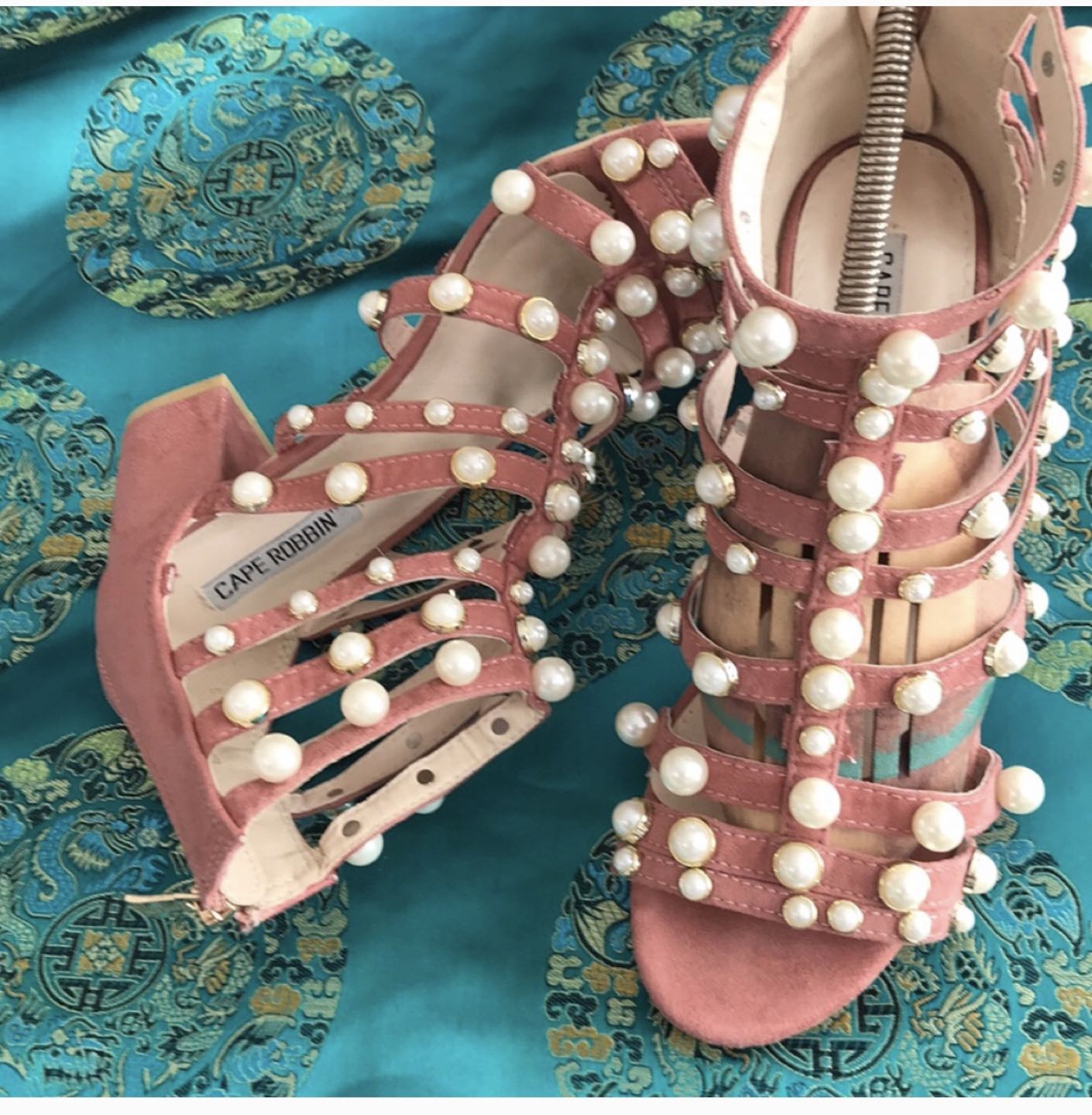 Beautiful sandals with pearls - photo 3