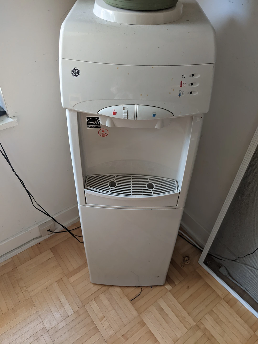 hot/cold water dispenser thumbnail
