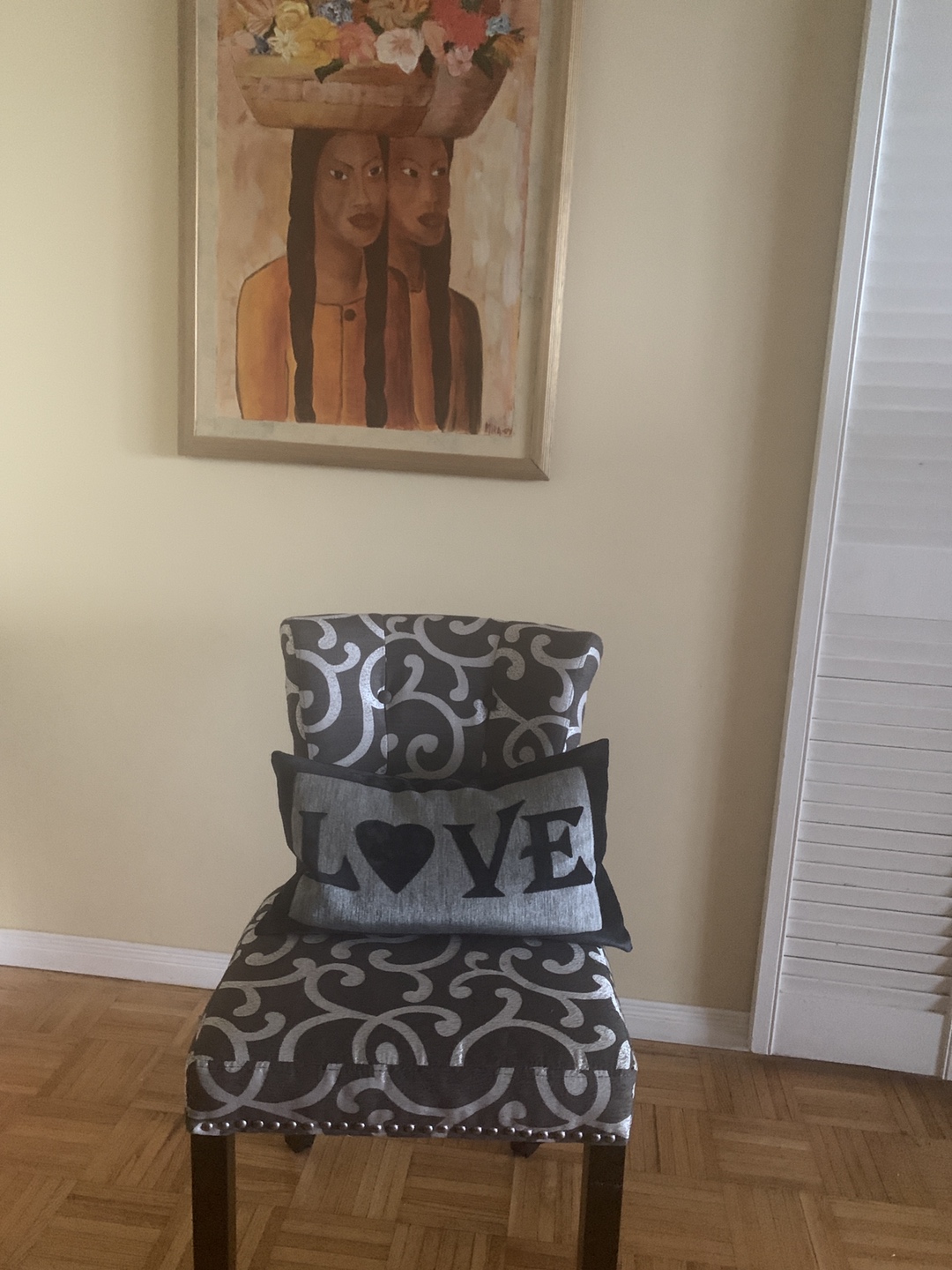 Accent chair 