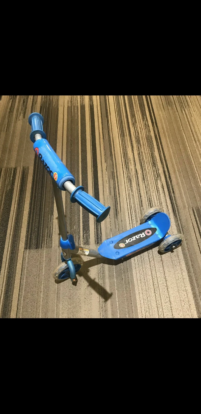 Razor Jr Blue 3 Wheel Lil Kick Scooter thumbnail