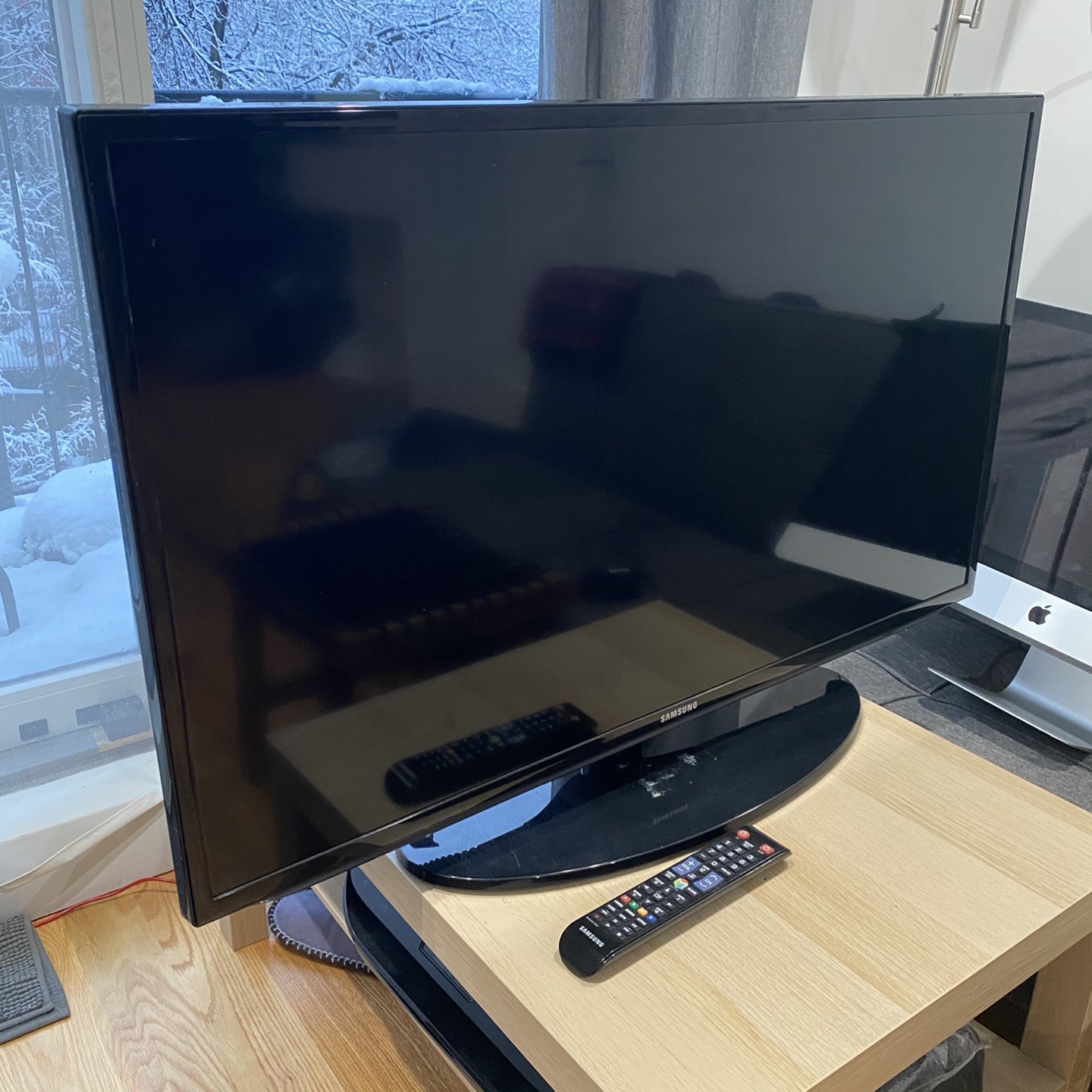 Samsung smart TV 40 inch with free HDMI - photo 2