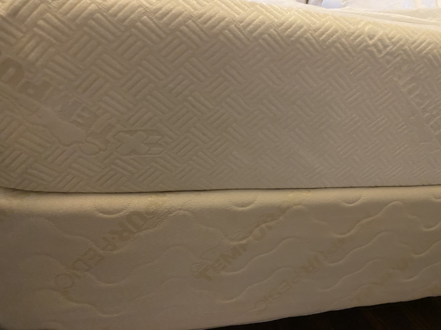 Original tempurpedic mattress king size  - photo 3