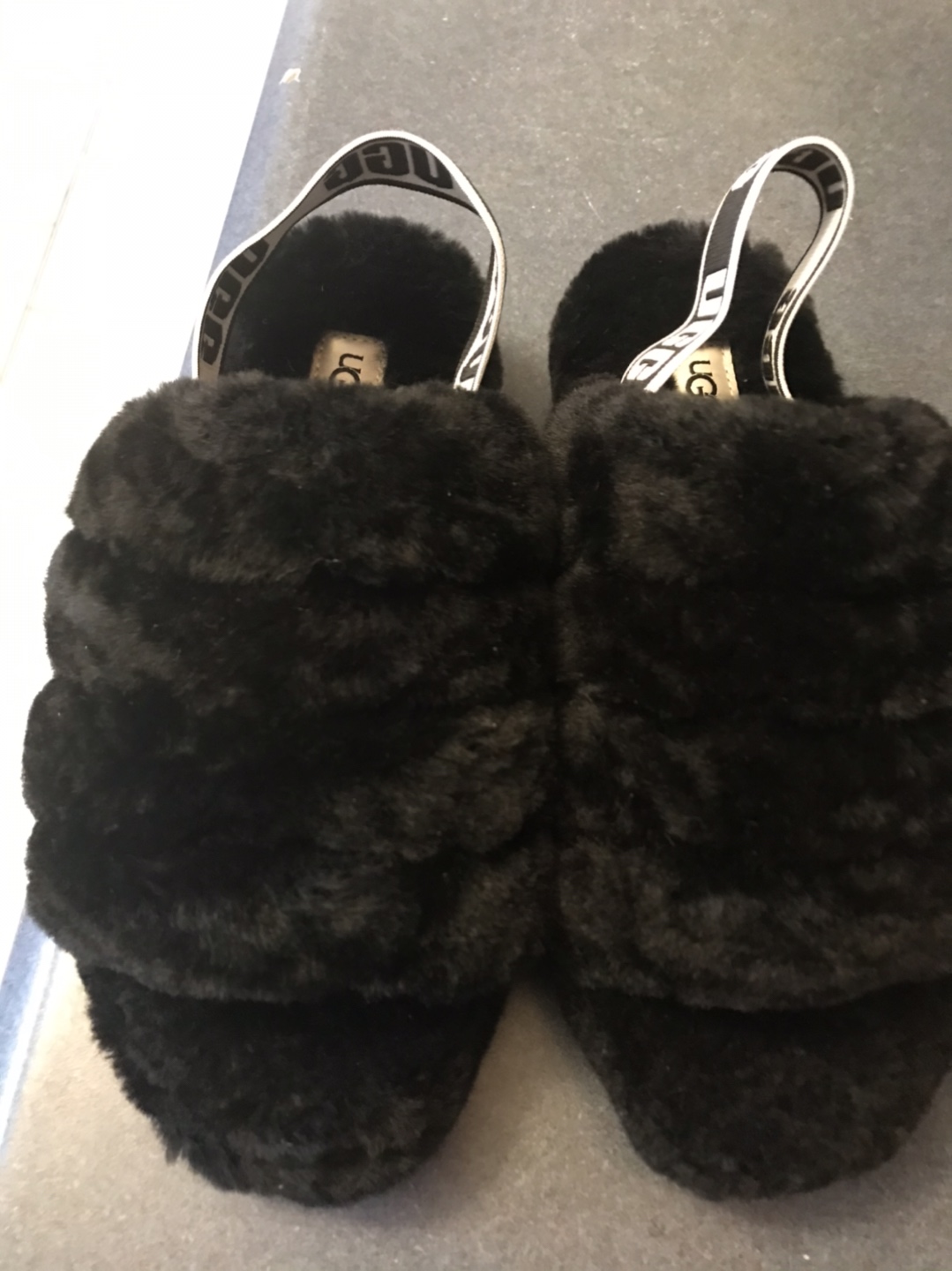 Brand new UGG sandle thumbnail
