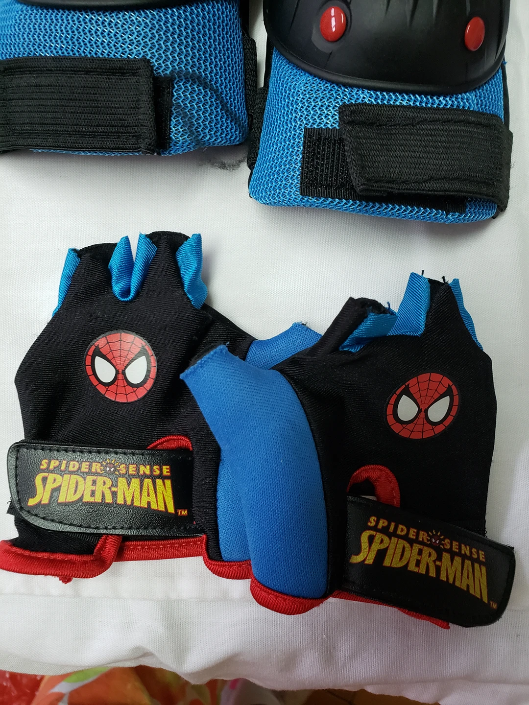 Kids bike helmet and accessories image indicator(3)