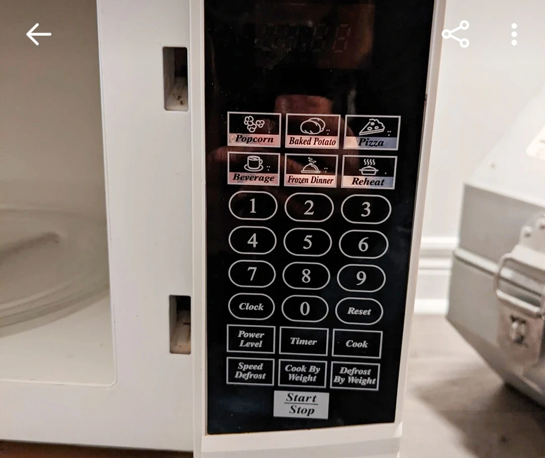 White Danby Microwave - photo 3