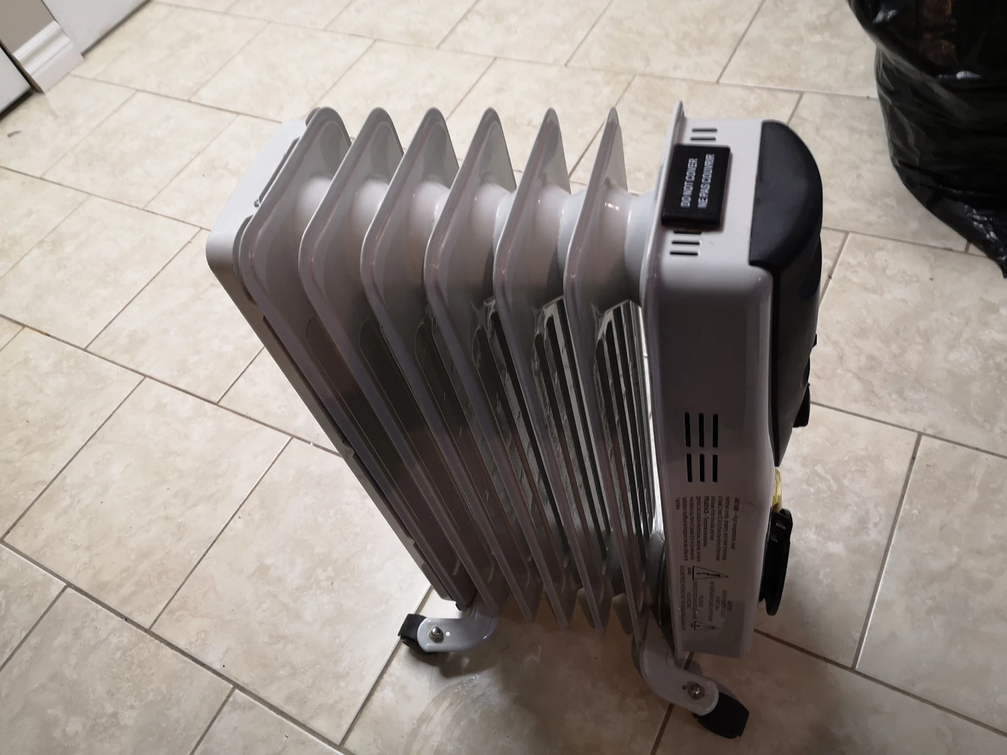 Oil filled heater with wheels, white image indicator(2)