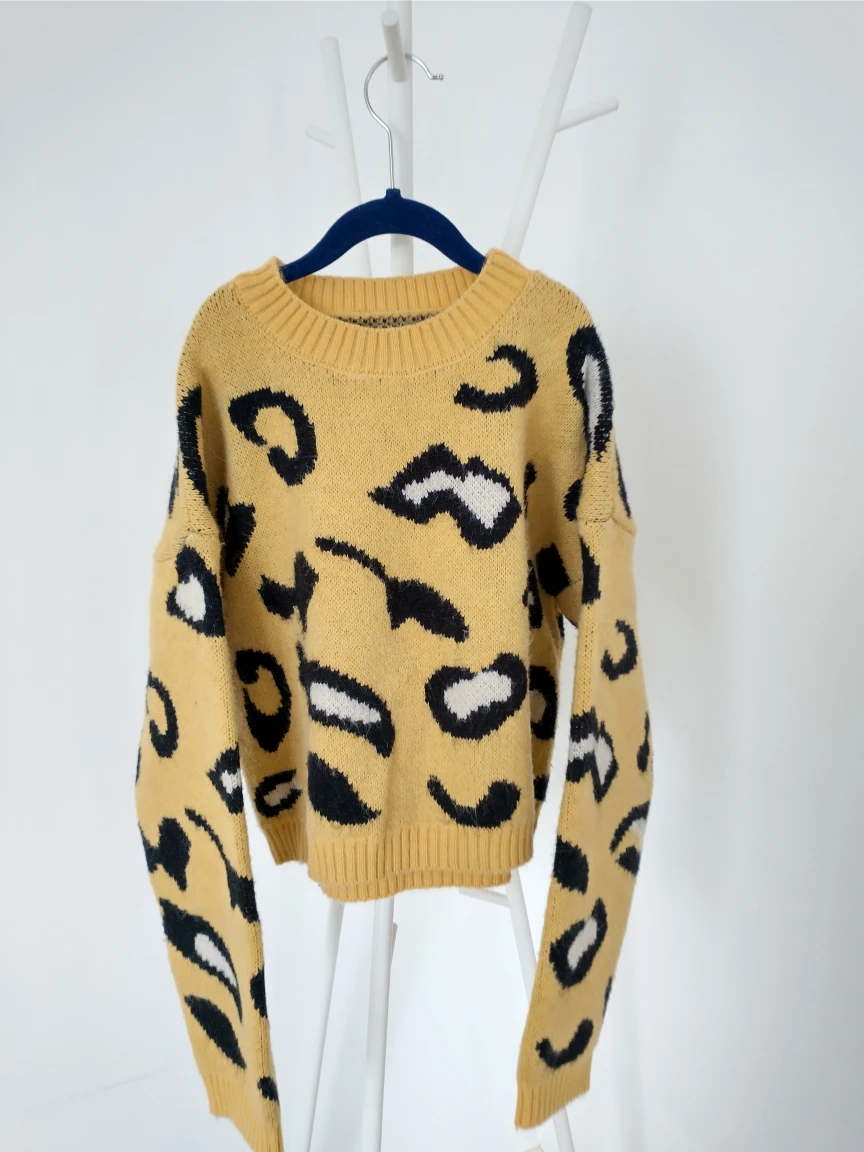 4 sweaters in Excellent condition all for 10