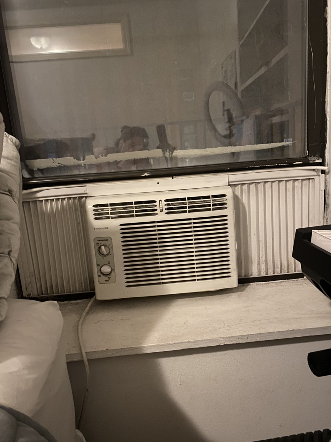 Air conditioner (AC)