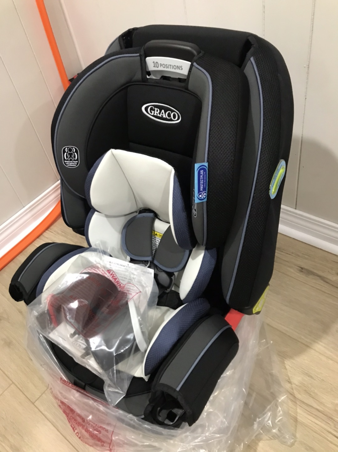 New in box graco 4 ever car seat  image indicator(2)