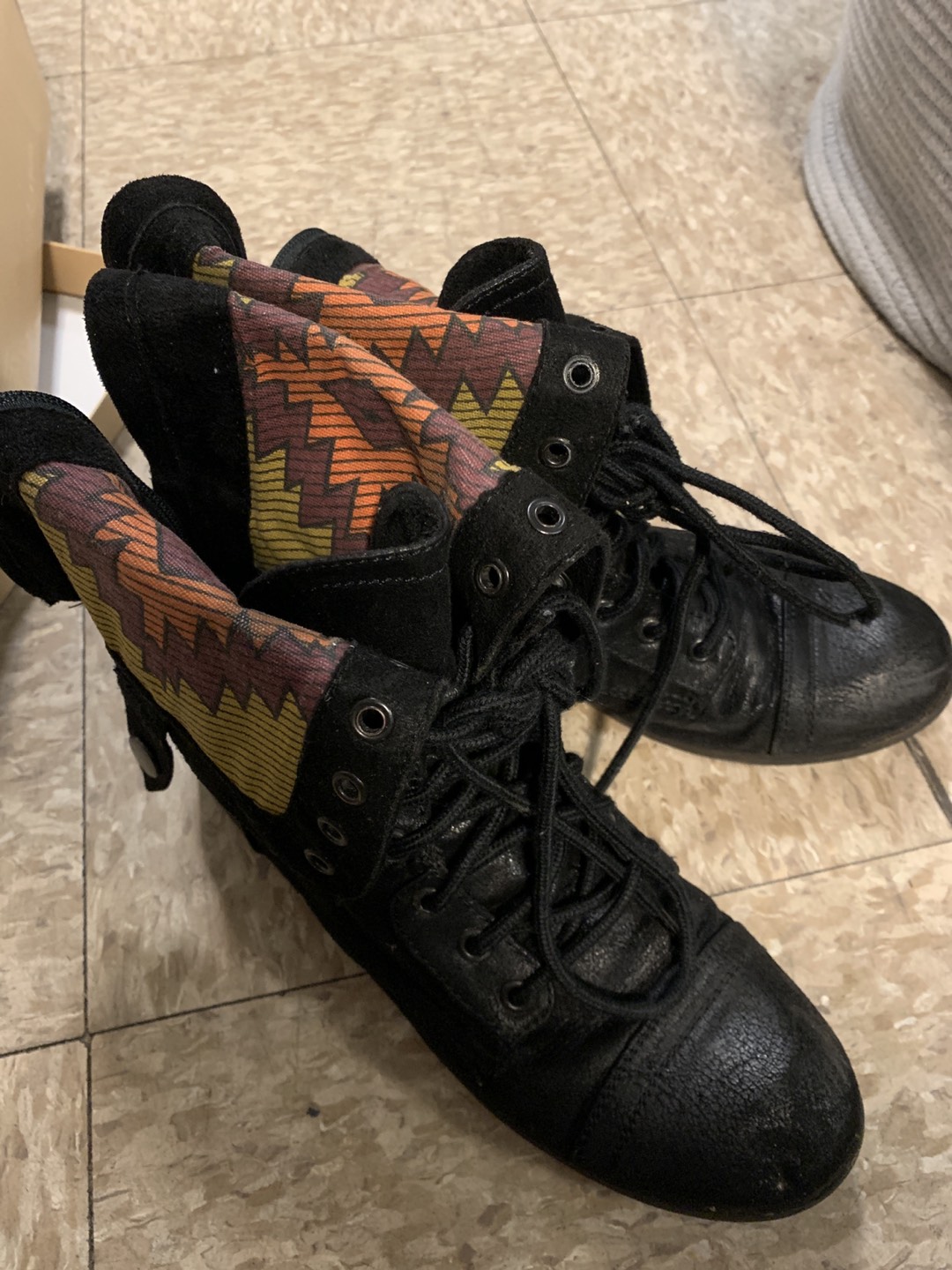Women’s black combat boots size 8 - photo 4