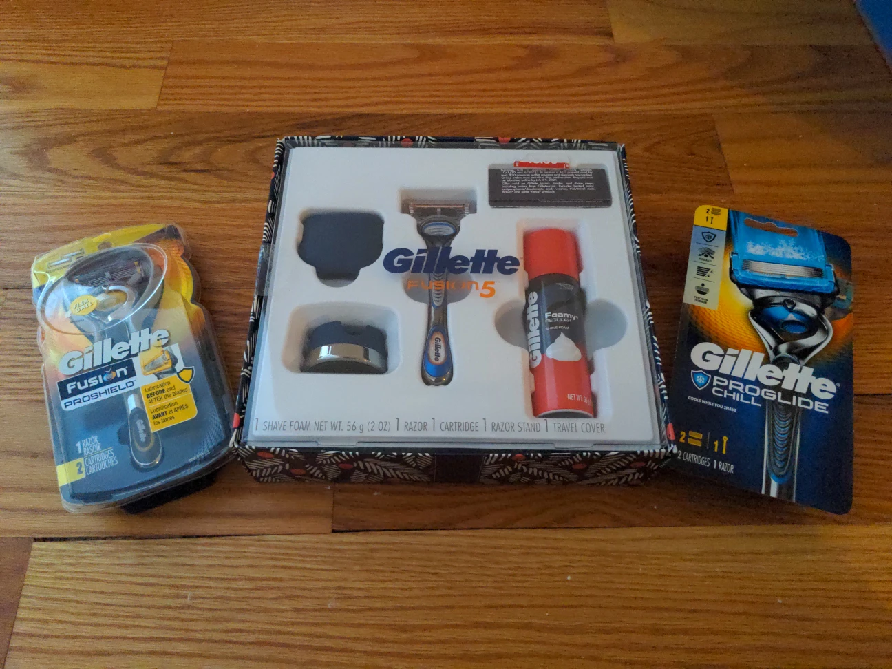 Lot of 3 Gillette Fusion 5, fusion and pro glide razor Set.