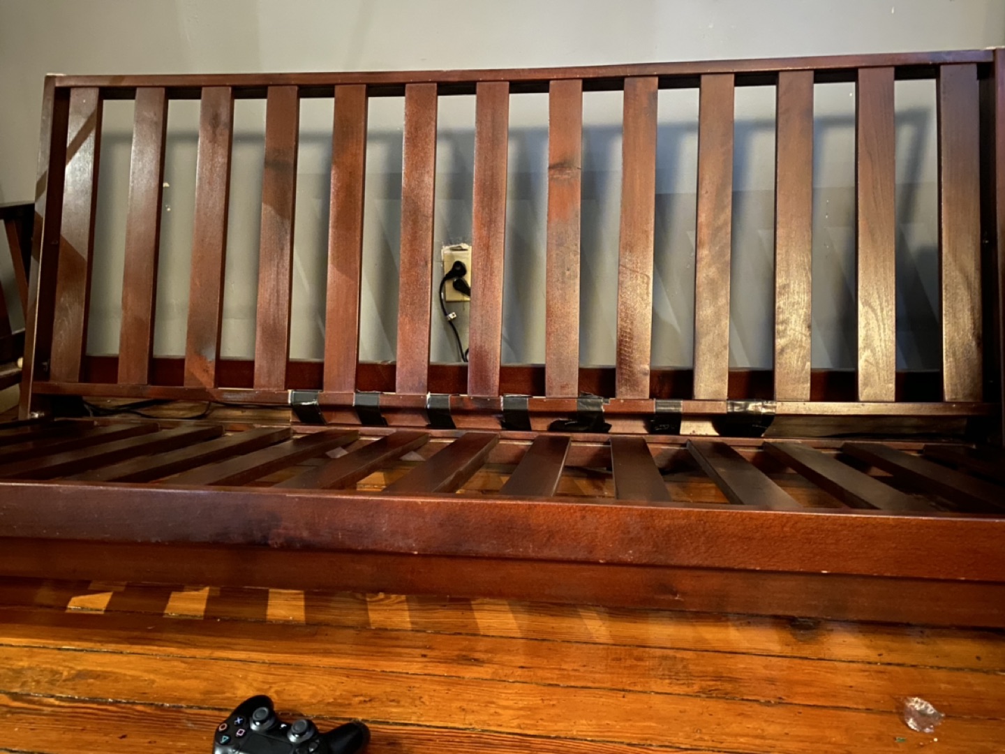 Foldable bed frame 