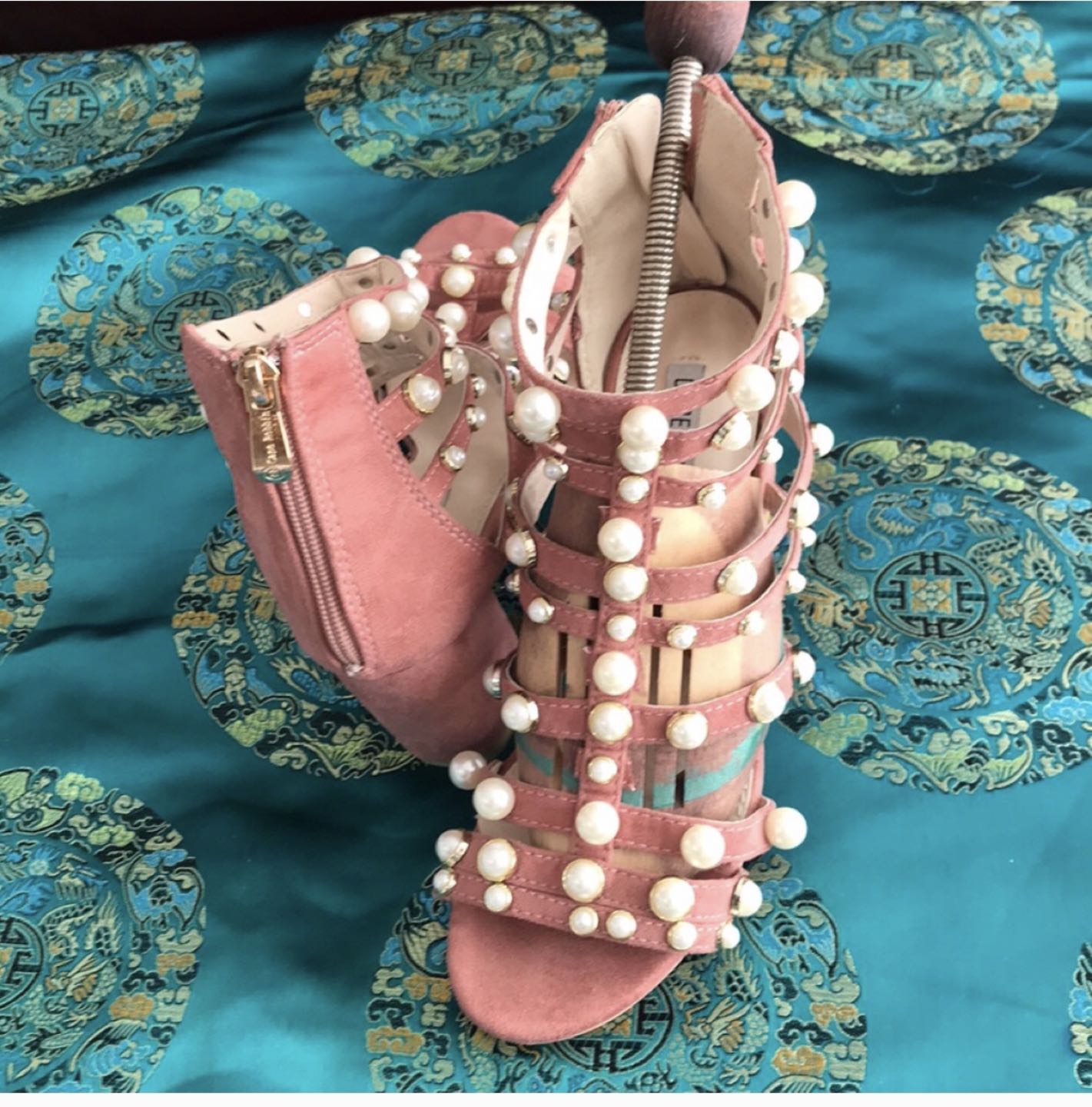 Beautiful sandals with pearls - photo 5