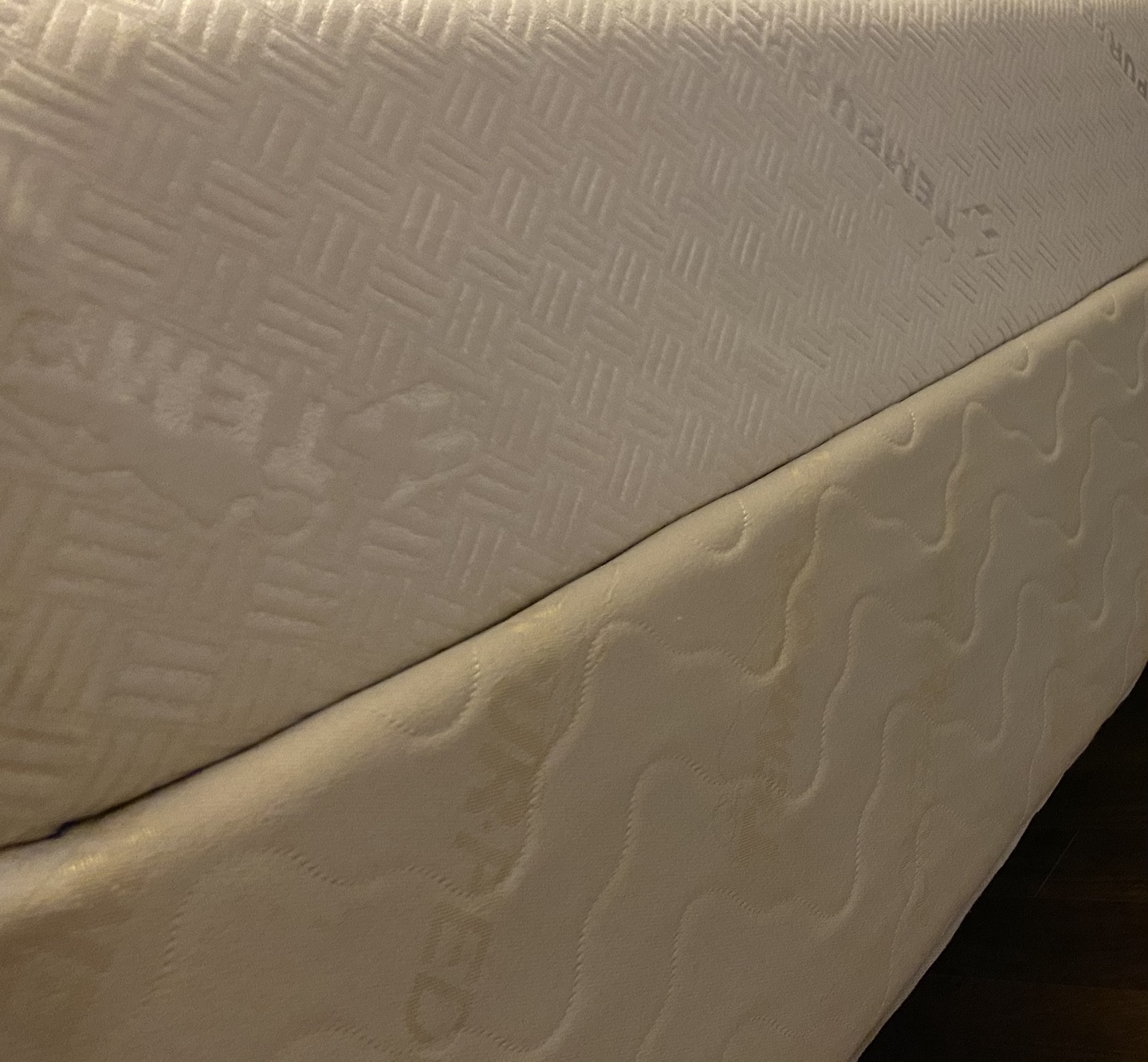 Original tempurpedic mattress king size  - photo 2