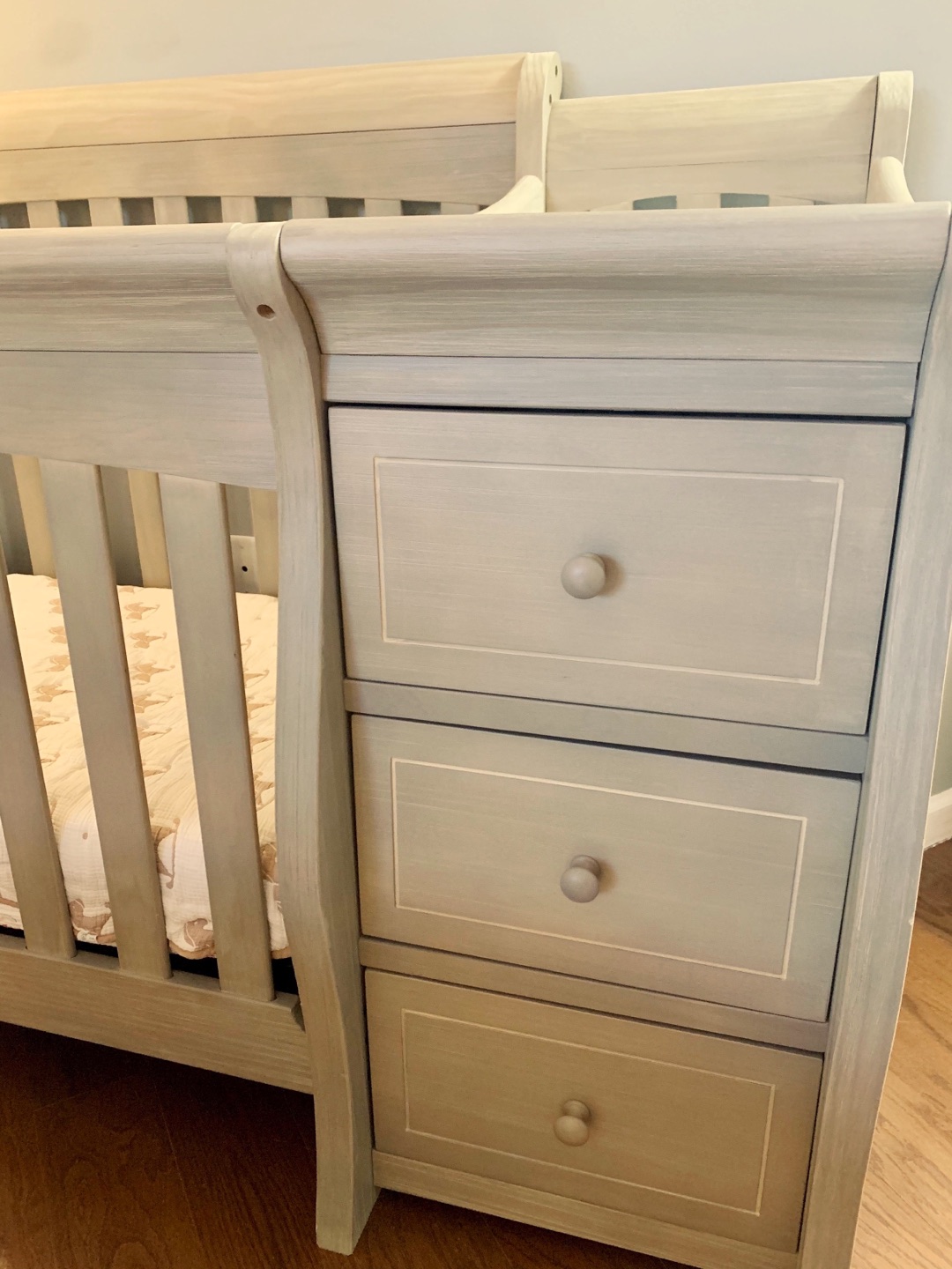 Convertible Crib and Changer - photo 2