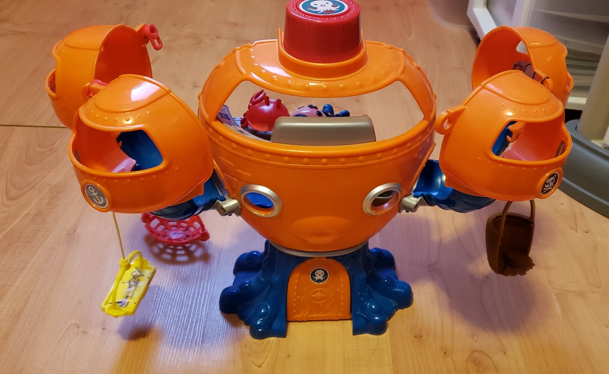 Like New Octonauts Play Set With Figures