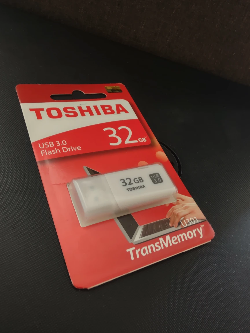 Toshiba 32GB Or drive/Micro vault