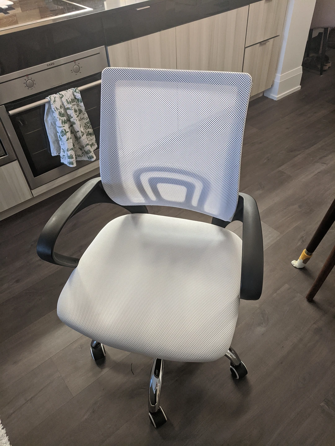 White Mesh Back Office Chair - photo 2