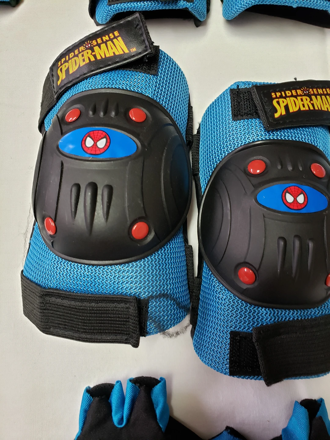 Kids bike helmet and accessories image indicator(4)