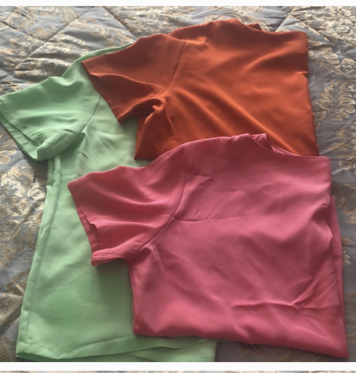 Three medium tops - photo 2