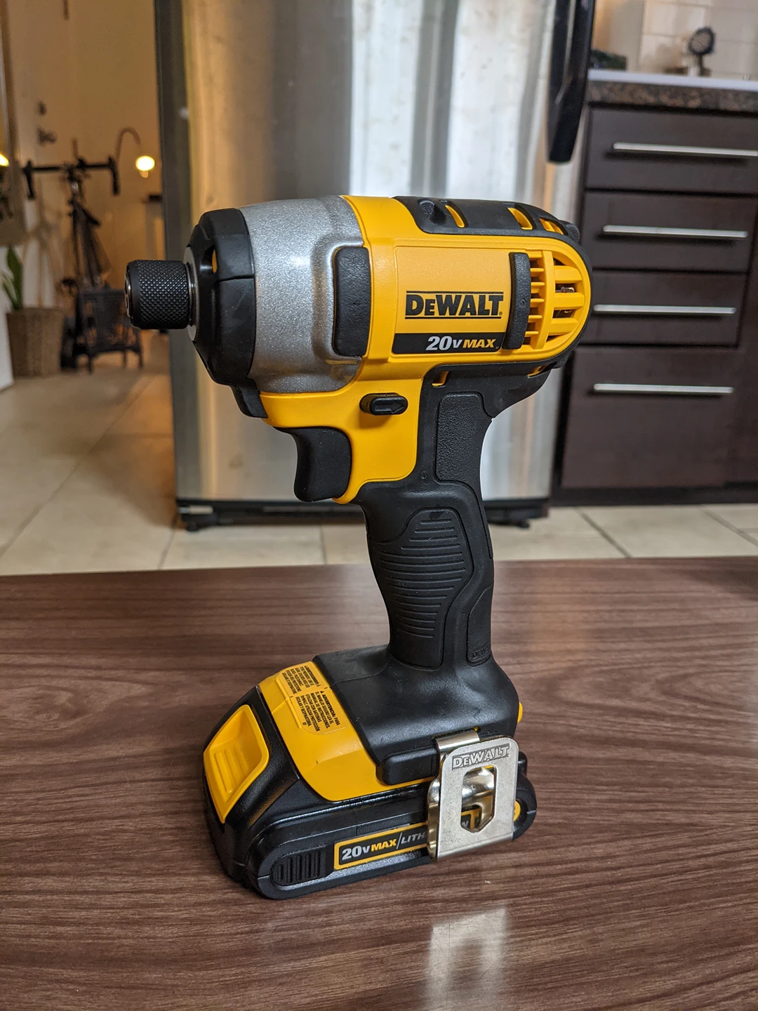 DeWalt DCF885 DeWalt DCF885 1/4" Cordless Impact Driver + Batt thumbnail