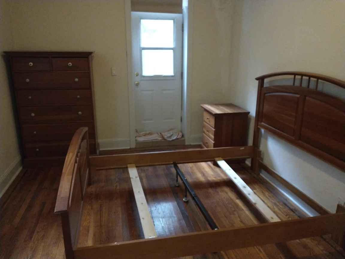 Queen wood bed frame - photo 3
