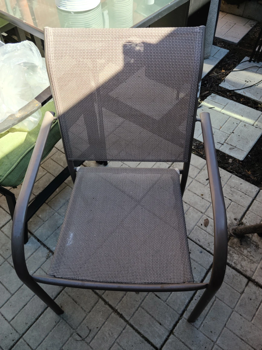 patio chairs and table - photo 3