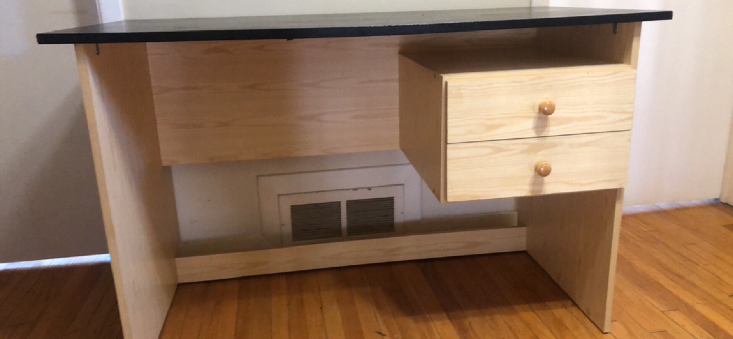 Desk  - photo 4