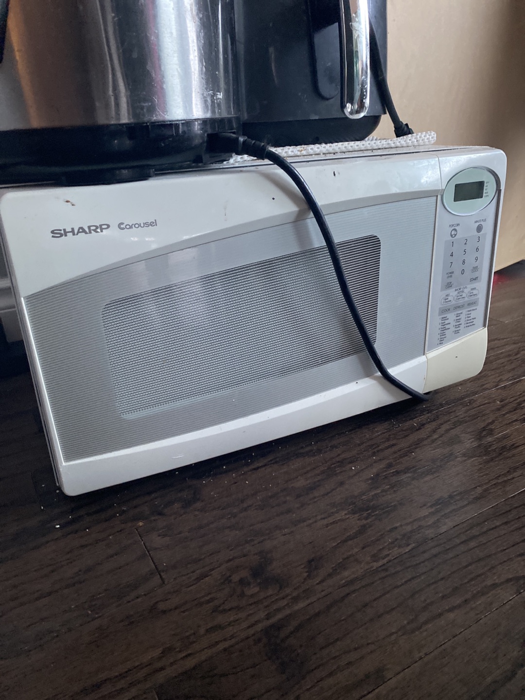 Old Sharp microwave - works perfectly  thumbnail