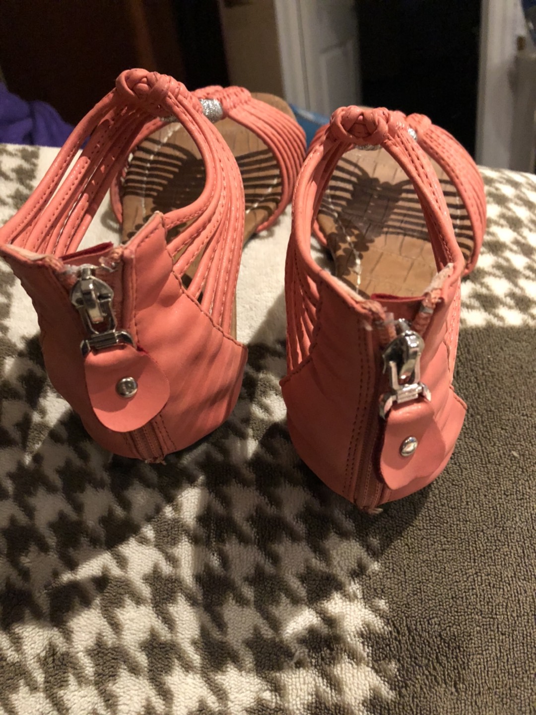 LADIES Size 7 TAXI SANDALS image indicator(2)