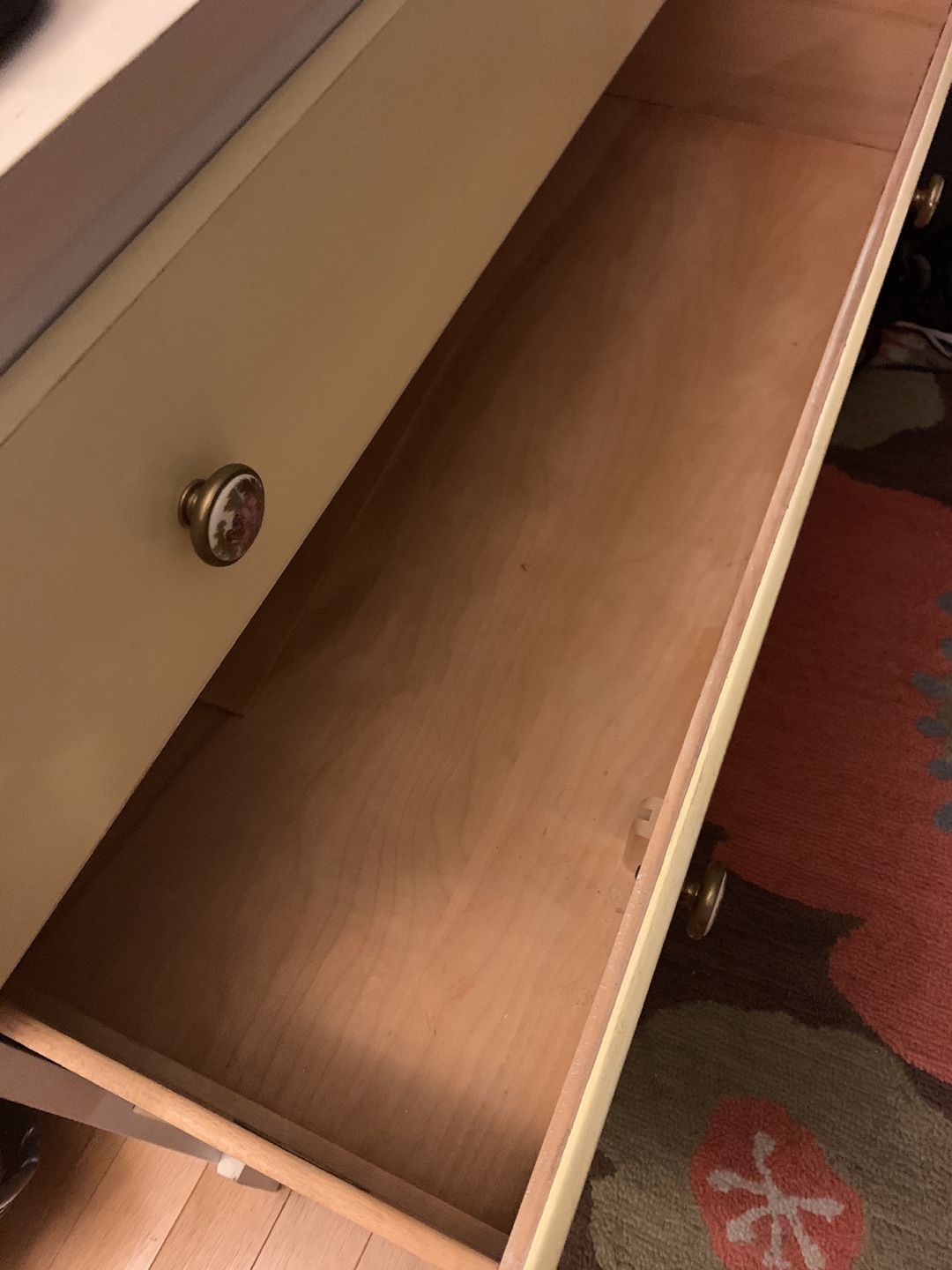 Free Vintage Dresser  - photo 3