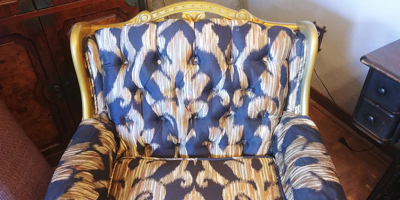 Accent Chair image indicator(2)