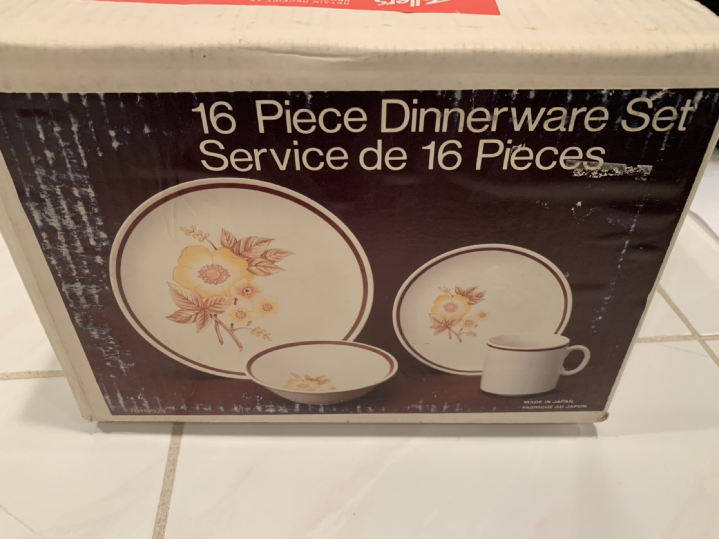 16 piece dinnerware set - unused 