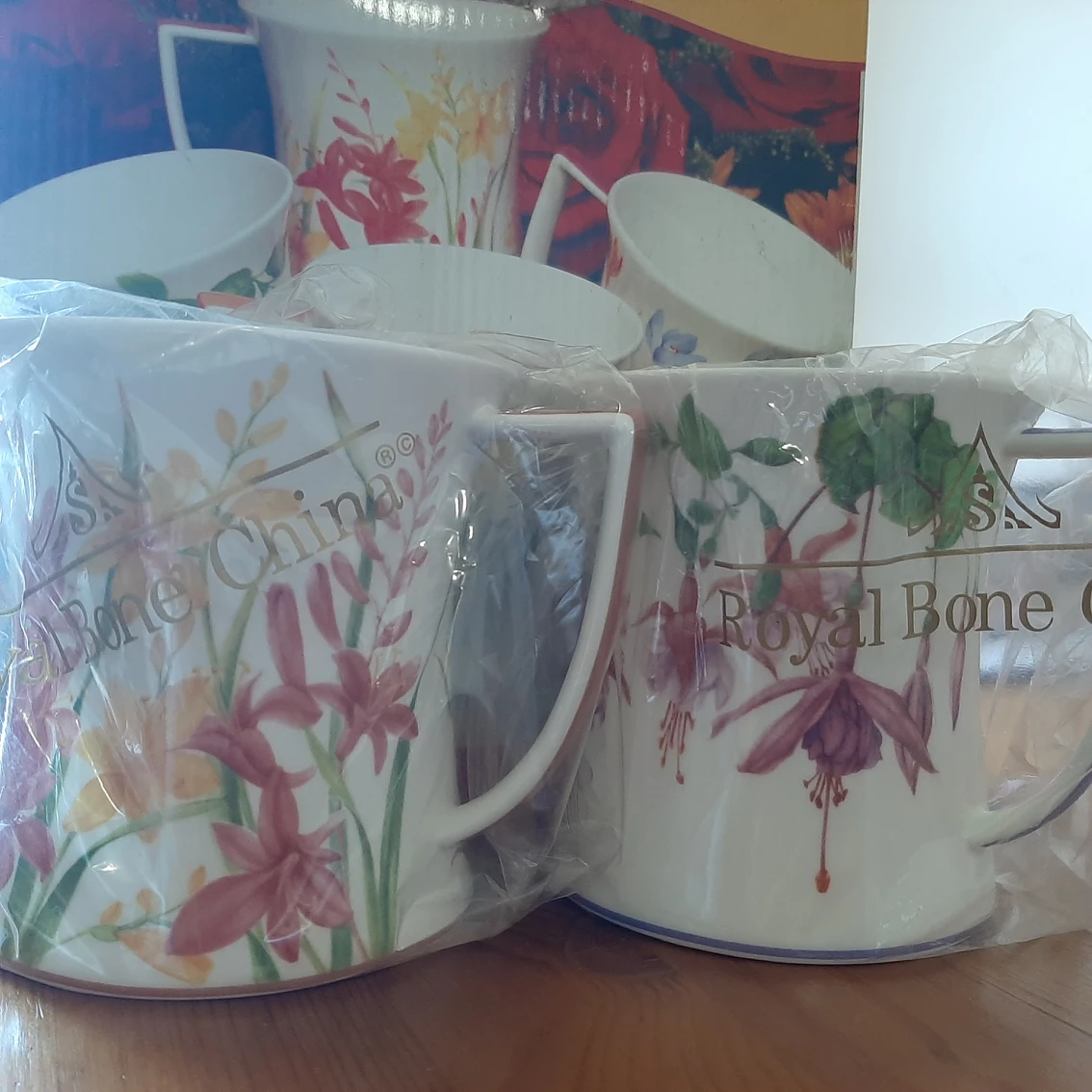 4 Royal Bone China Mugs thumbnail