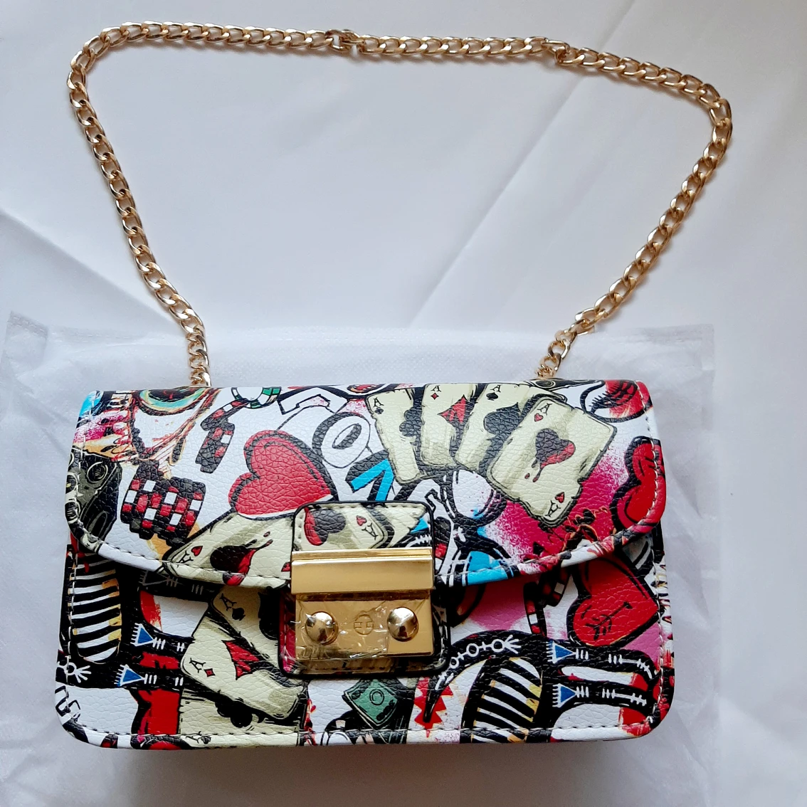Retro-Inspired Cross body handbag thumbnail