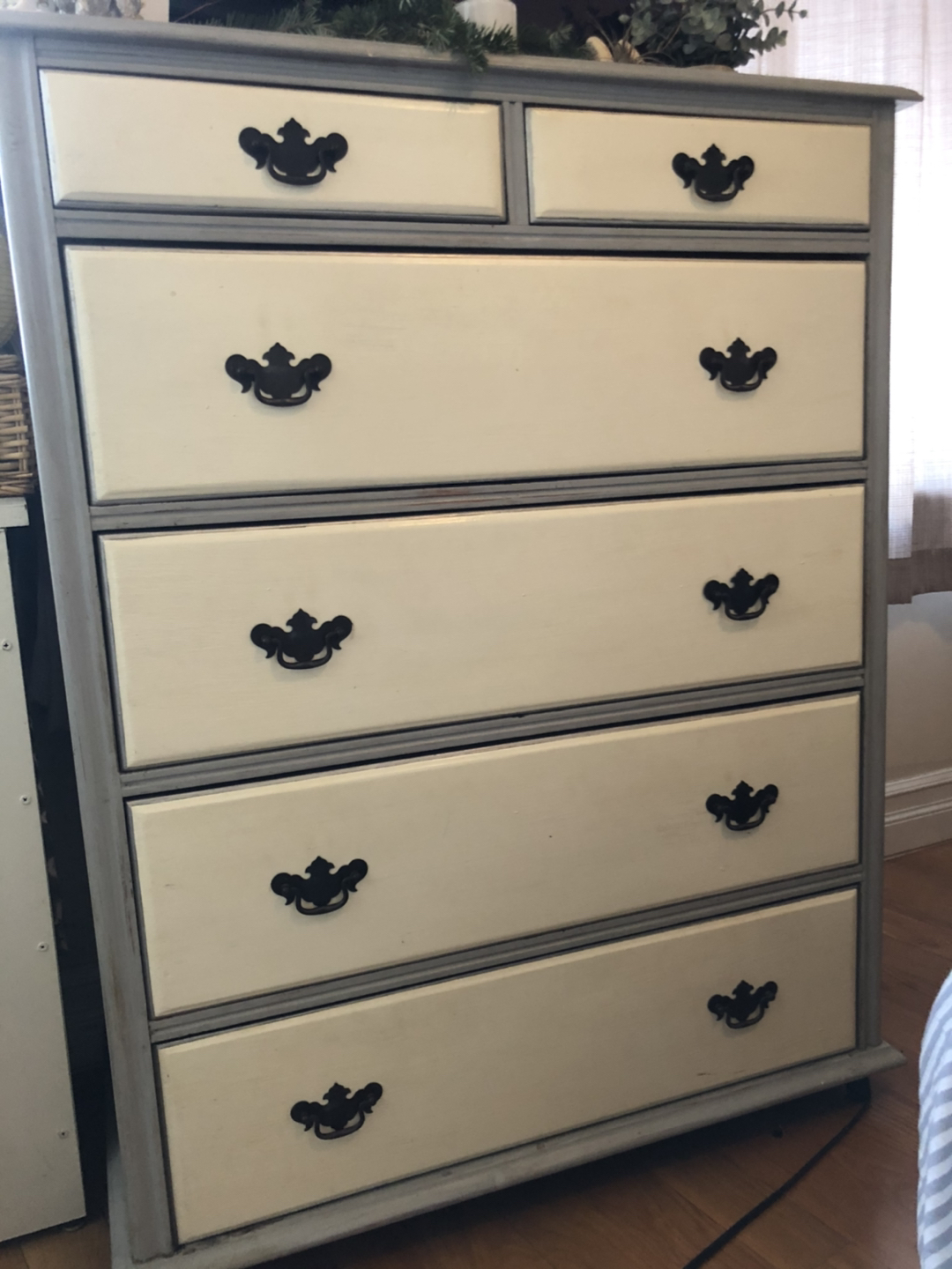 Adorable antique gray and white dresser  - photo 3
