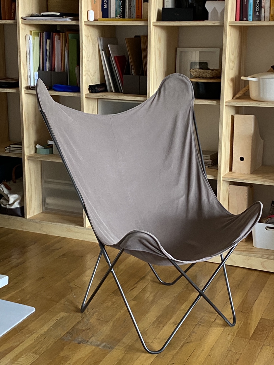 Butterfly chair from RH dimensions