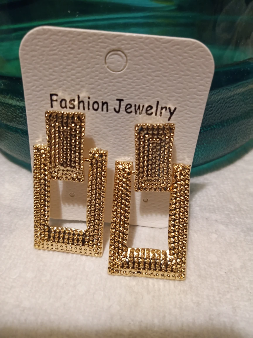 Fashion Earrings. image indicator(2)