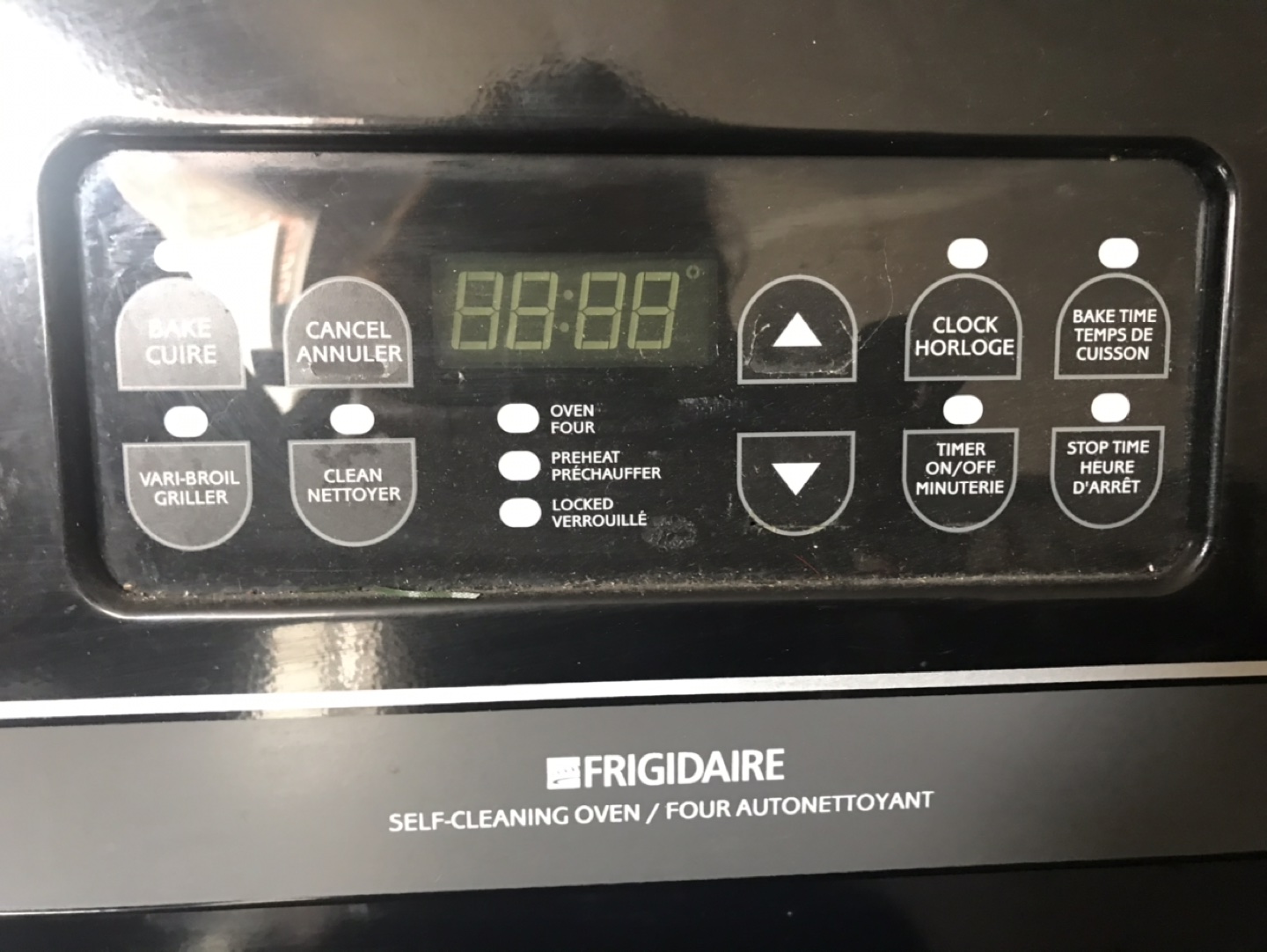 Black stove, FRIGIDAIRE brand 8 years old. - photo 5