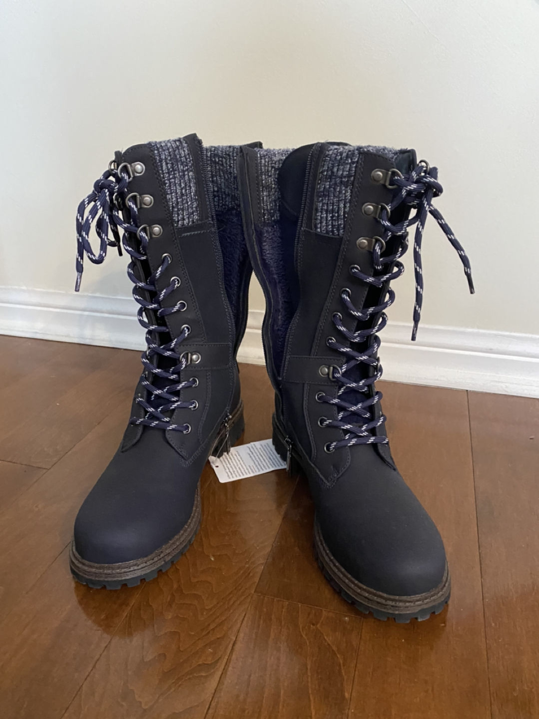 Brand new size 9 boots 