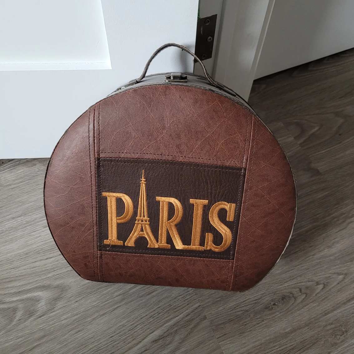 Paris vinage look luggage bag