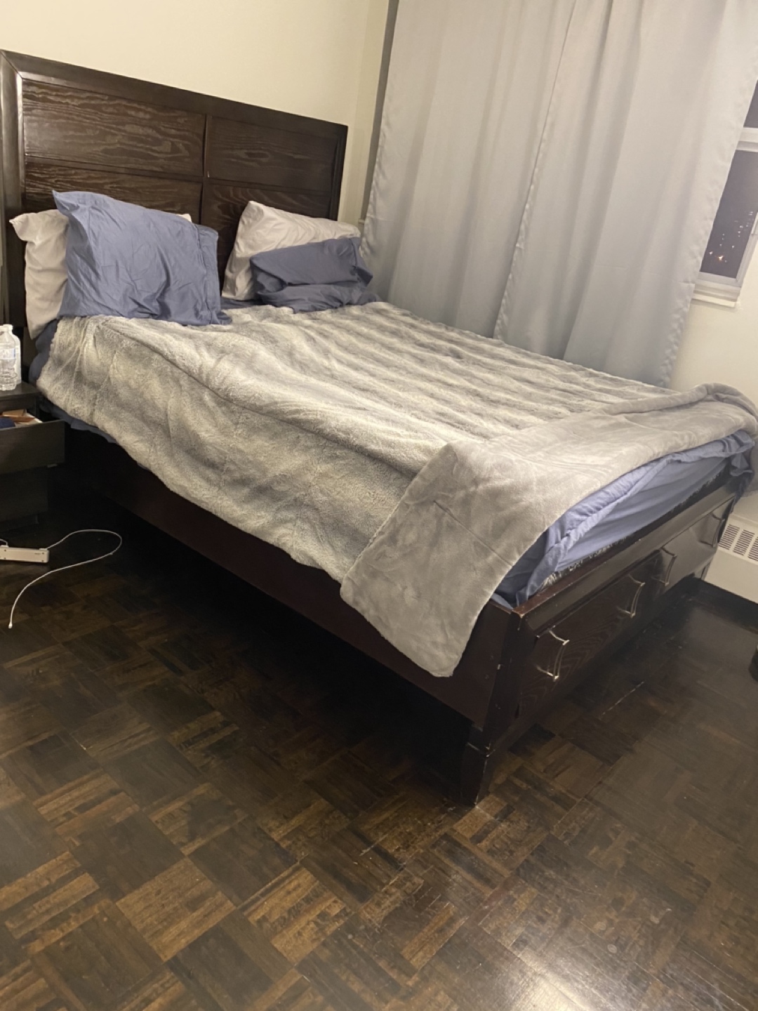 Queen size bed  - photo 2