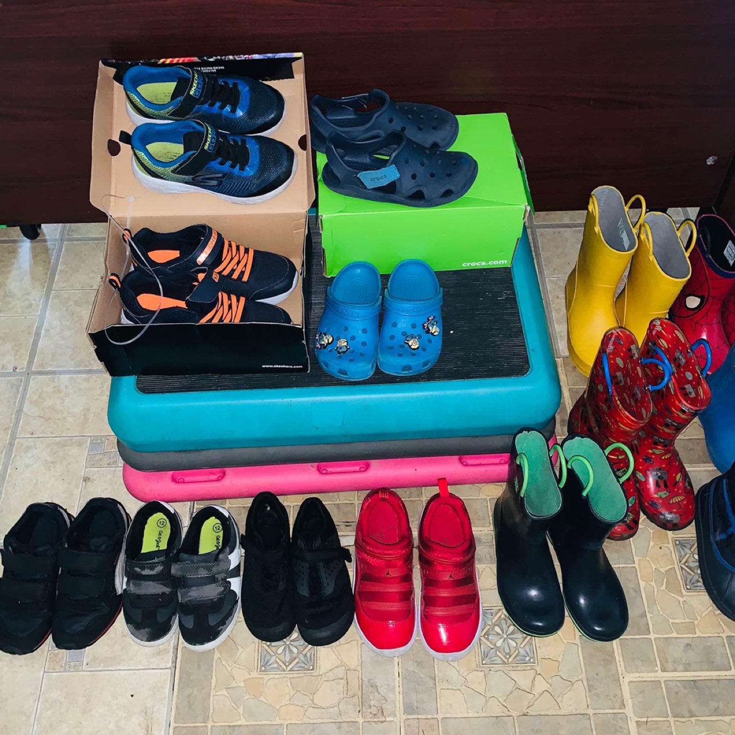 Kids boots & Sneakers  sizes varies from size 1 to size 3 - photo 2